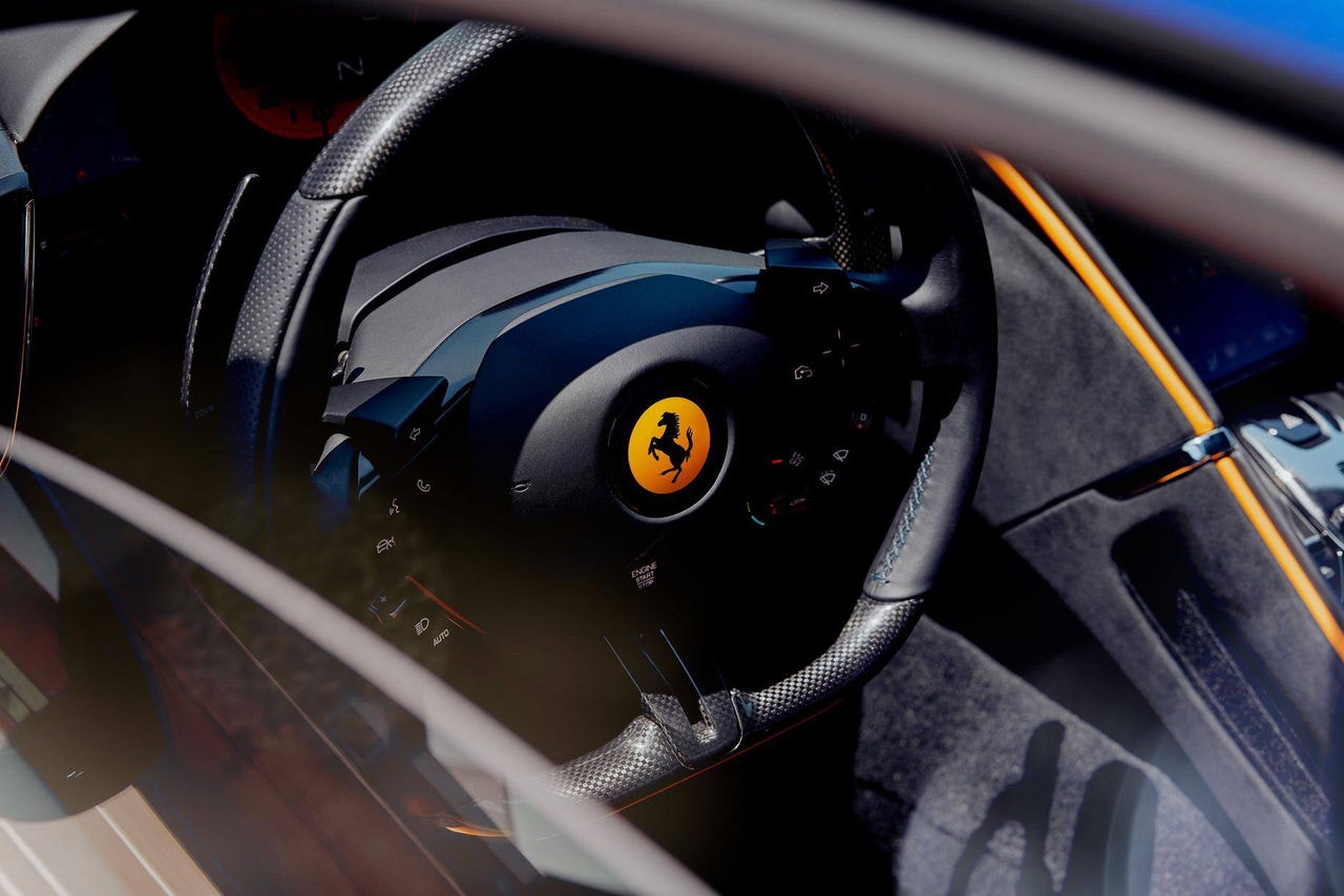 Nova patente de tecnologia da Ferrari promete dar fim ao uso do tradicional volante