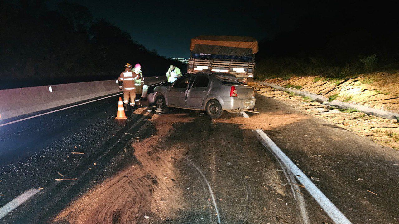 O motorista do caminhão não teve ferimentos