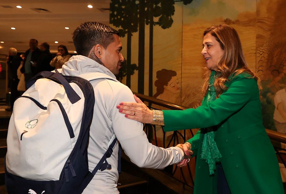 Dudu se encontrando com Leila Pereira em hotel de Curitiba