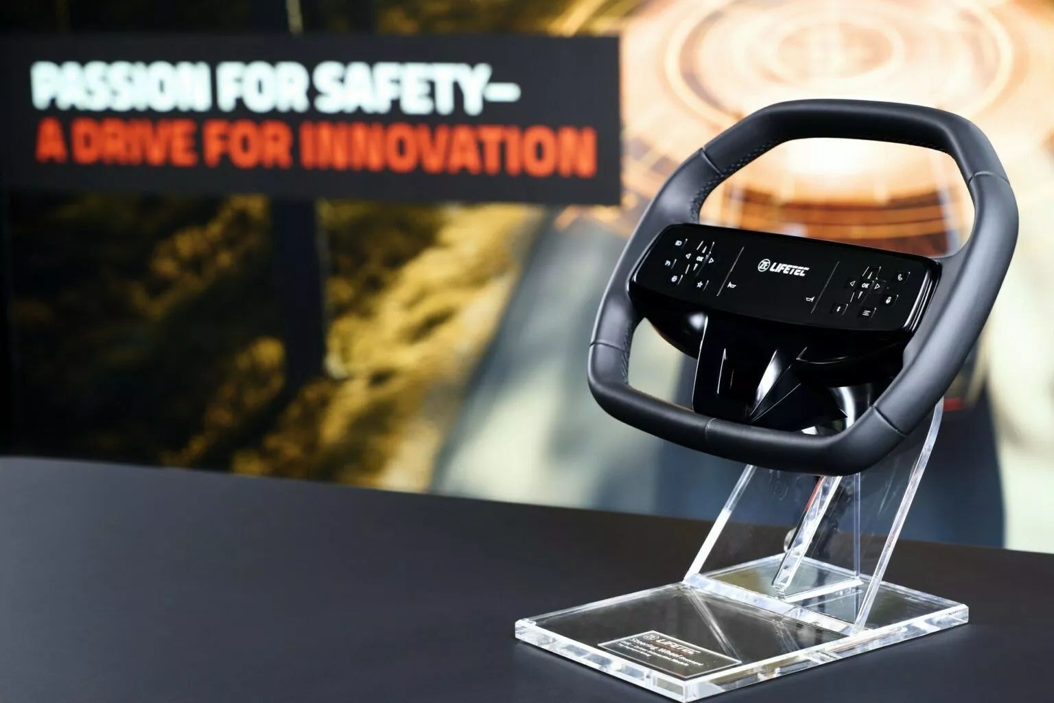 ZF Lifetec promete criar mais espaço nos volantes, que poderão receber até telas