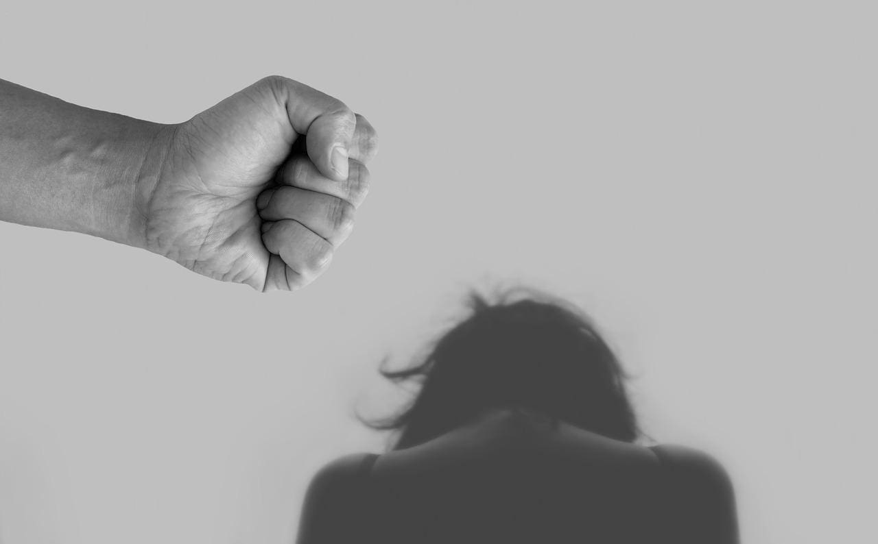 Imagem mostra violência contra mulher