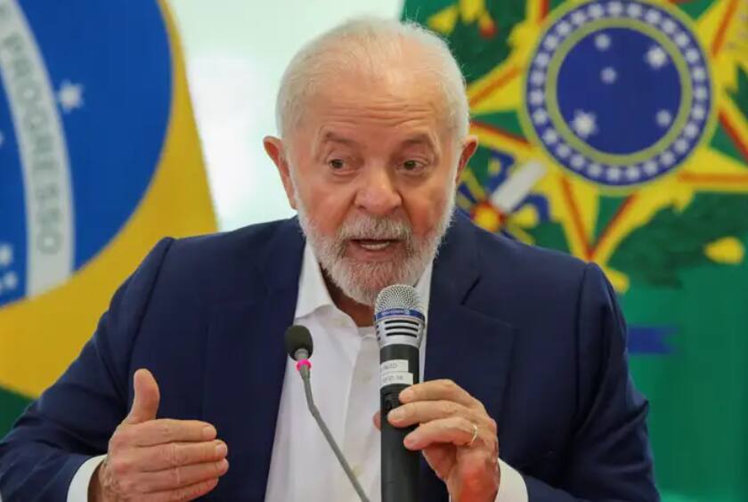 O presidente Luiz Inácio Lula da Silva coordena reunião com ministros da área social