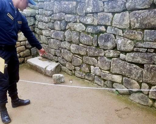 Turistas brasileiros serão deportados após danificar Machu Picchu