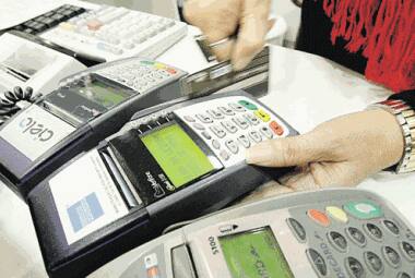 Pagamento de contas com cartão de crédito vai ficar mais caro