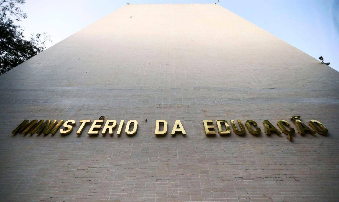 O MEC afirmou que vai “continuar colaborando com todas as instâncias de investigação que envolvem a gestão anterior da pasta”