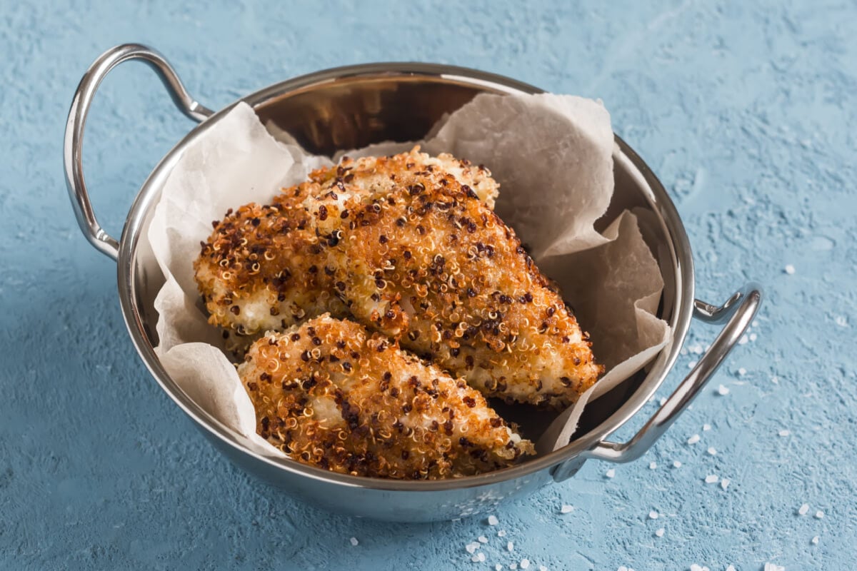 Frango crocante com  crosta de quinoa