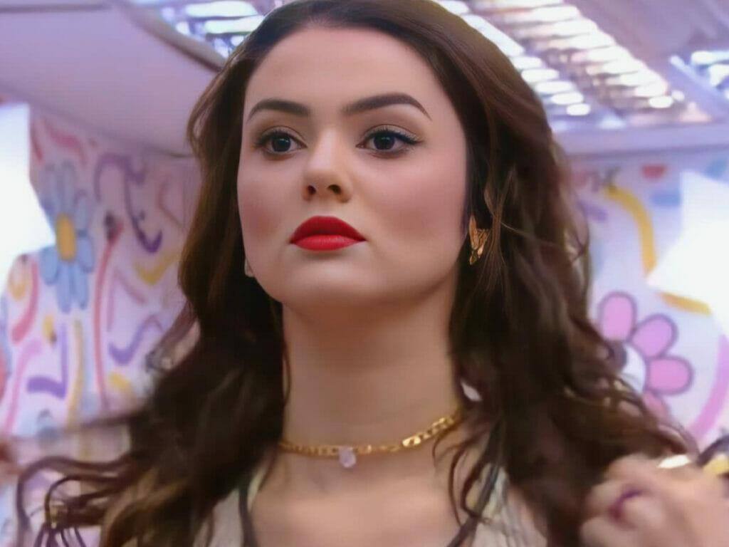 Ex-BBB Eslovênia Marques posa de biquíni em sauna e corpão impressiona: ‘Espetáculo’