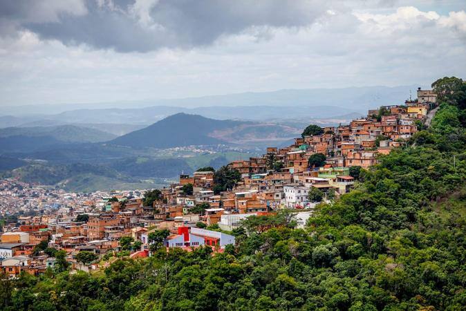 Aglomerado da Serra é a maior favela de Minas Gerais, localizada na região Centro-Sul de BH 