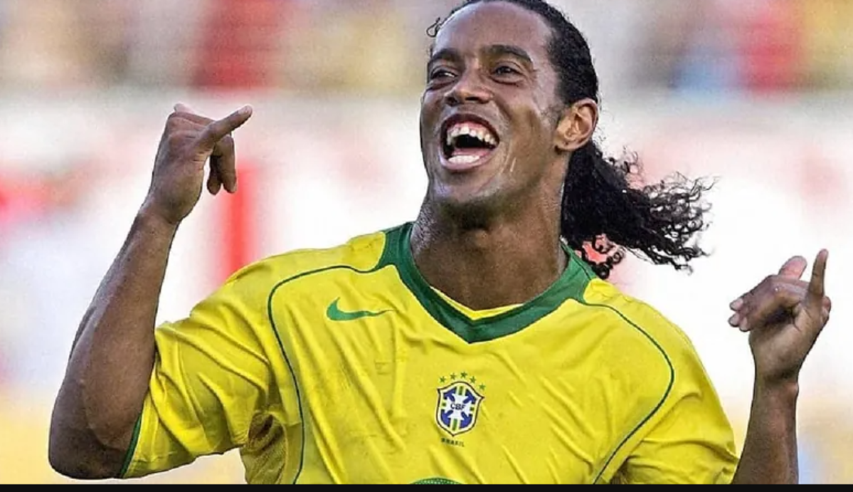 Ronaldinho Gaúcho usou as redes sociais neste sábado (15) para anunciar que “abandonou” a Seleção Brasileira 