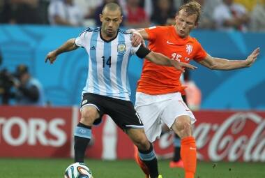 Kuyt(right) started the World as a reserve, but gained a place over the competition