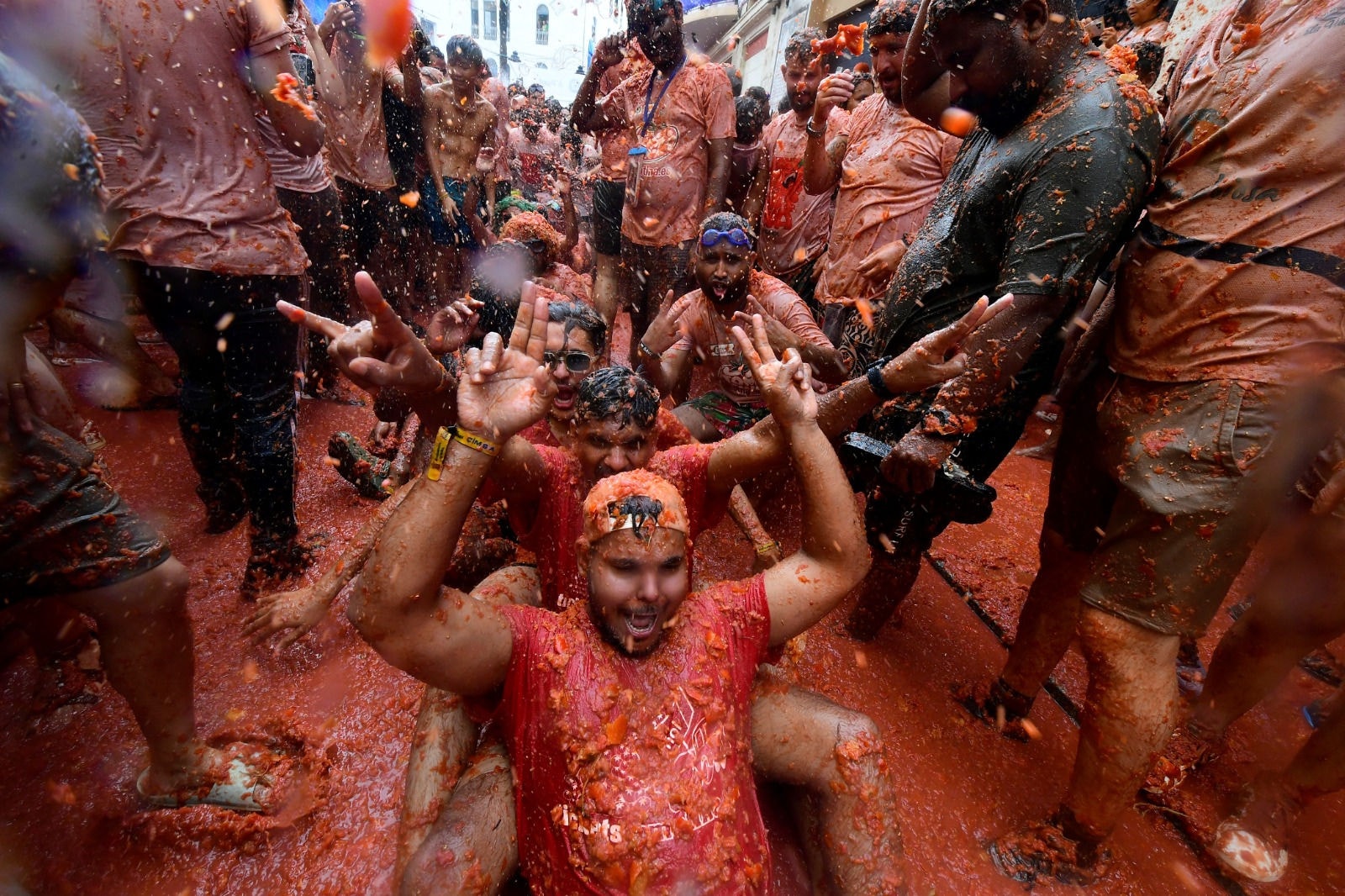 Festival Tomatina é tradição na Espanha 