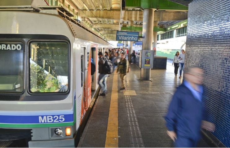 O aumento do metrô, comparado com o reajuste do ônibus na capital mineira, é 12,8 vezes maior