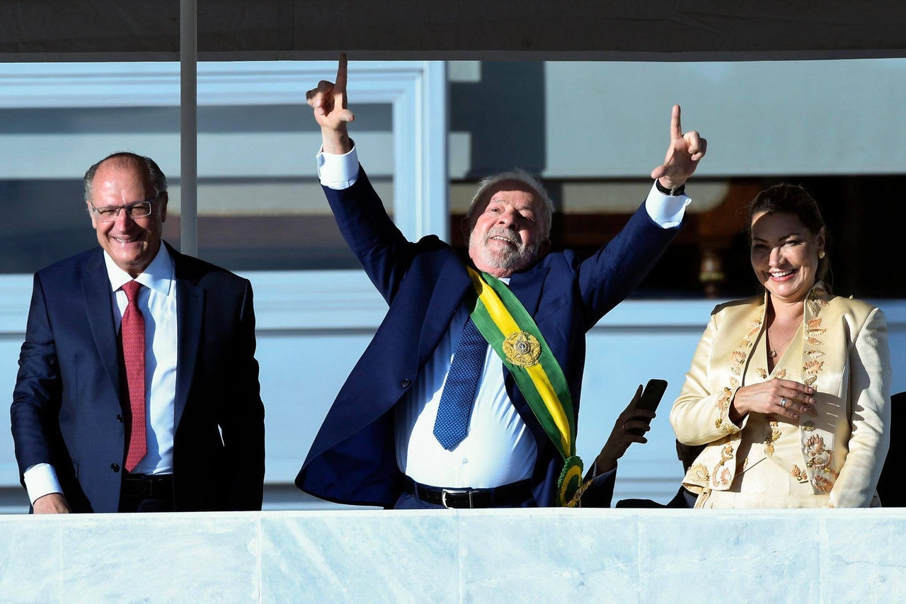 Lula com a faixa presidencial no Palácio do Planalto