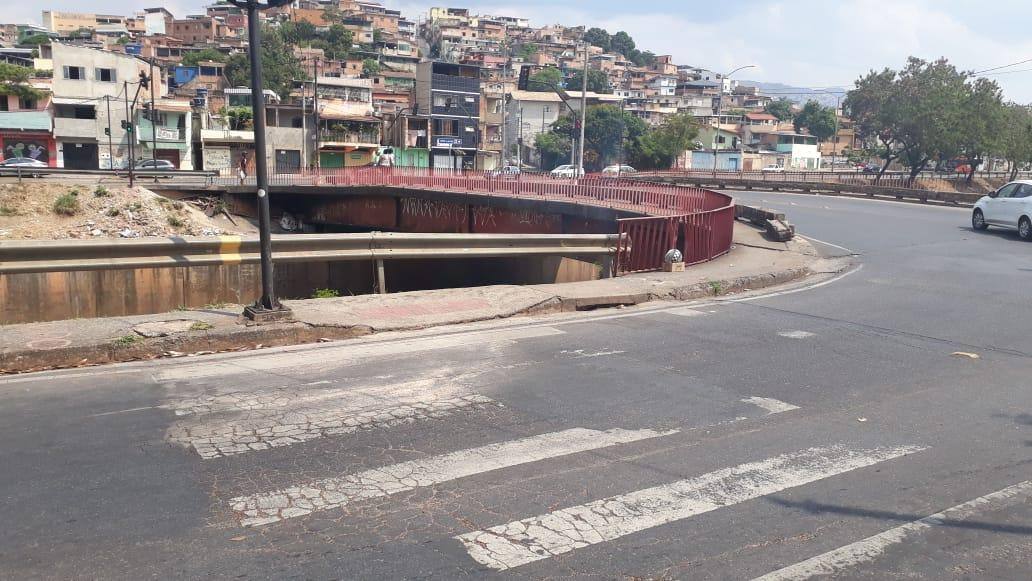 Botijão de gás estava guardado embaixo de uma ponte, na avenida dos Andradas