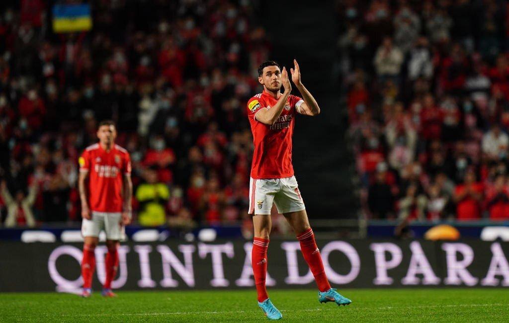 Roman Yaremchuk foi às lágrimas ao entrar em campo