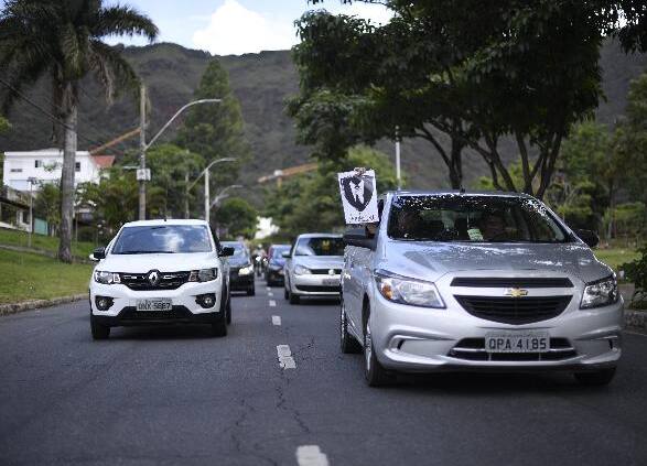 Motoristas de aplicativos protestam pedindo mais segurança