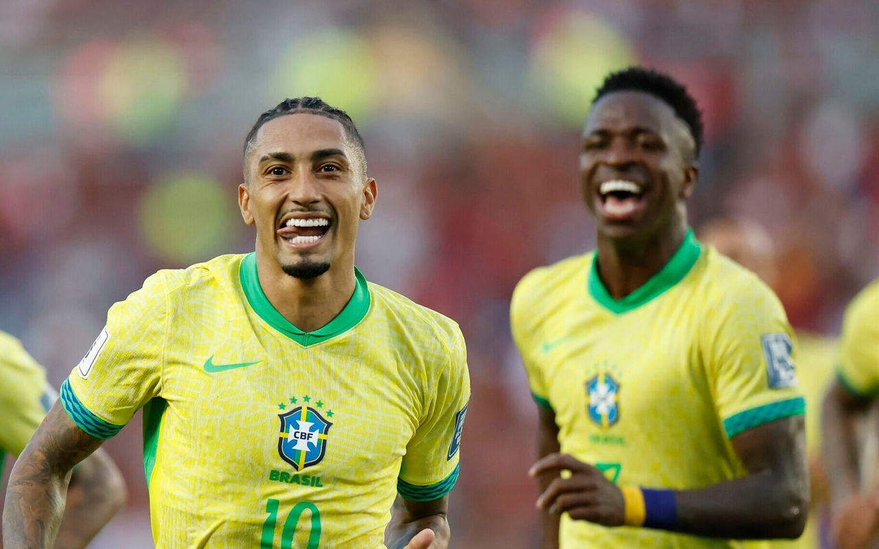 Raphinha e Vini Jr. estão entre os jogadores mais valiosos da Seleção Brasileira (Foto: Rafael Ribeiro/CBF)