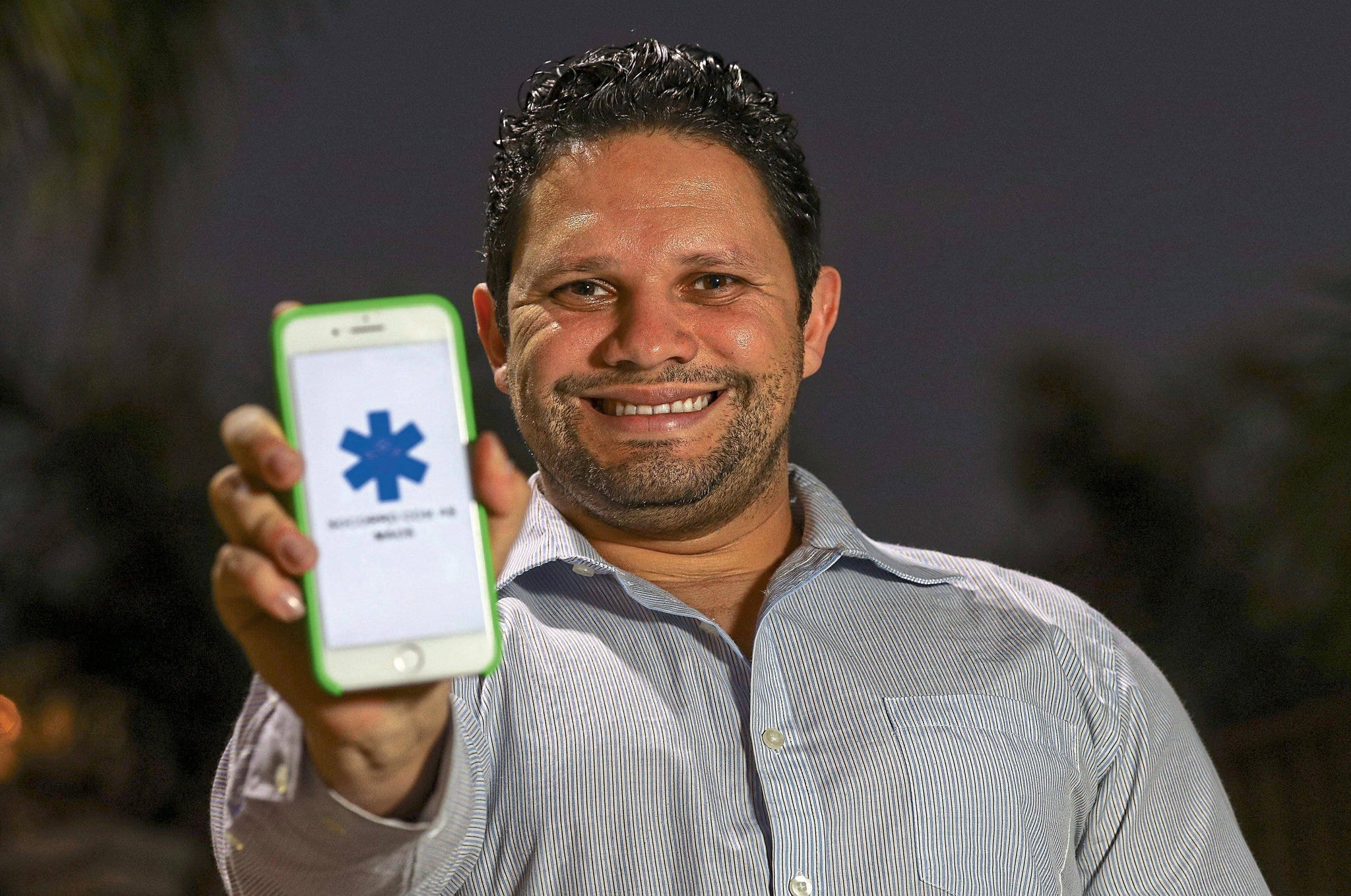 Enfermeiro e professor, Éder Júlio Rocha de Almeida criou o aplicativo Socorro pelas mãos para pessoas surdas