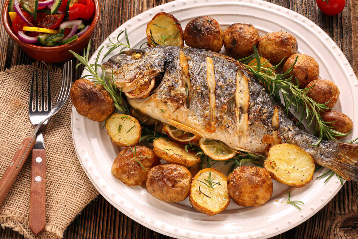 Peixe assado com batata