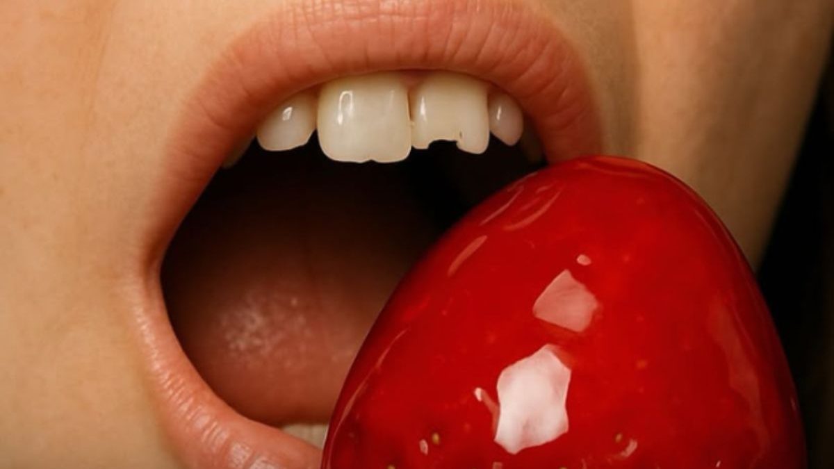 Dentistas alertam sobre perigos do “morango do amor” e outros alimentos doces e pegajosos 