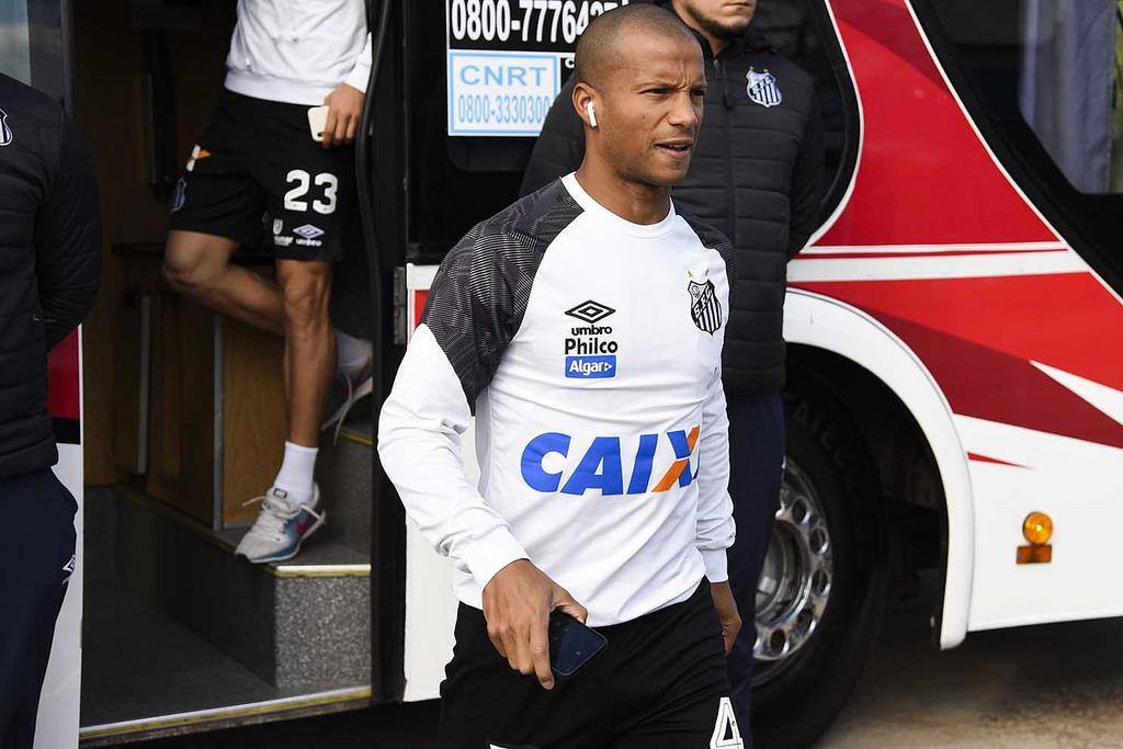 Carlos Sánchez foi liberado pela Conmebol para encarar o Independiente