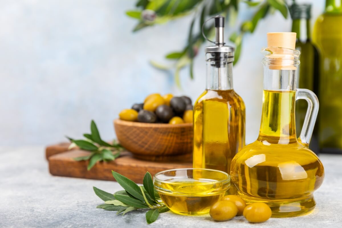 Azeite tem mesma quantidade de calorias do óleo, mas é melhor para a saúde