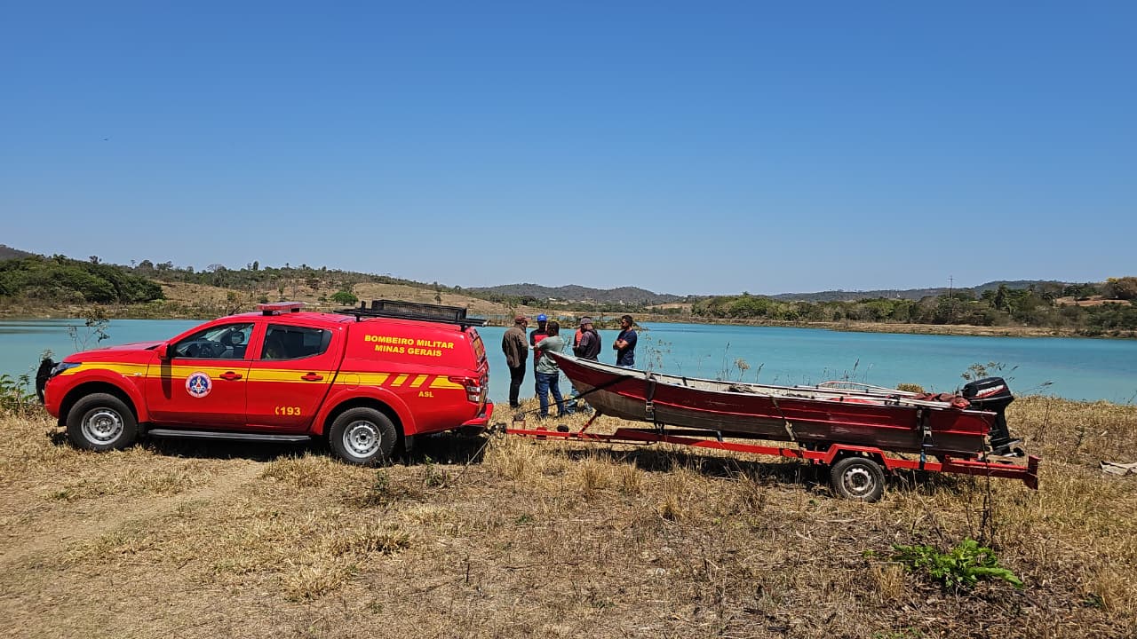 Soldados dos Bombeiros iniciaram as buscas no final da tarde de ontem