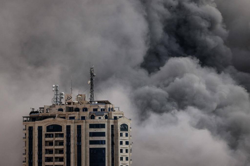 Fumaça após ataques na faixa de Gaza por Israel 9102023