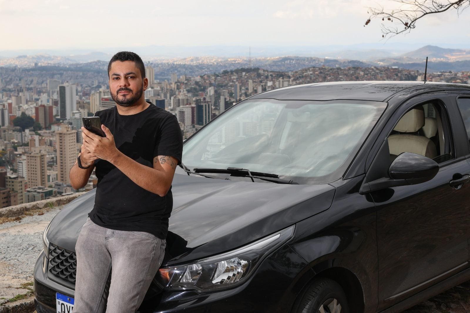 Felipe Duarte trabalha como motorista de Uber desde 2018