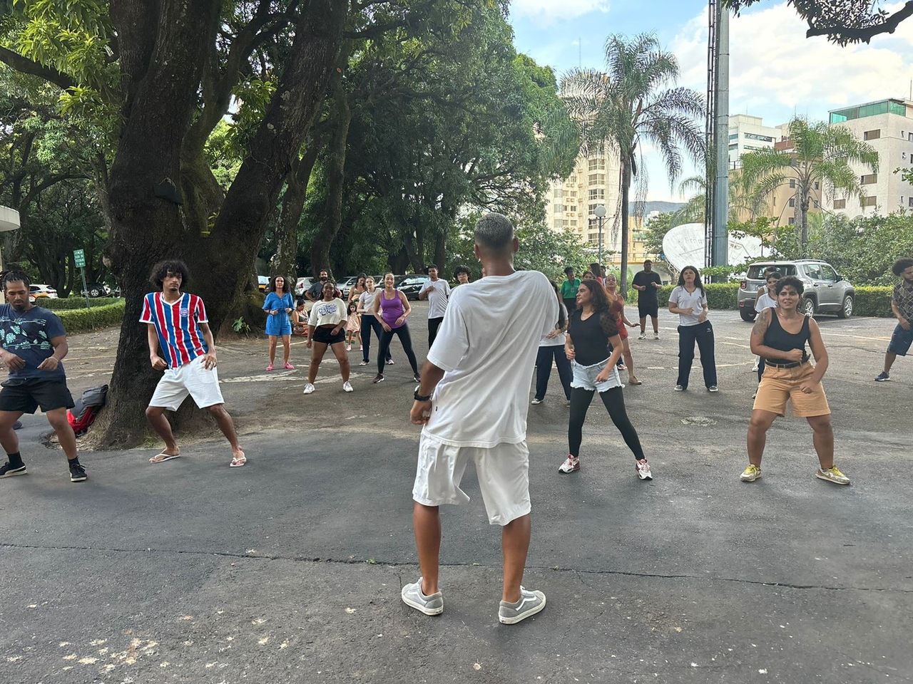 Público diverso se reuniu sob o comando de Vitinho do Passinho