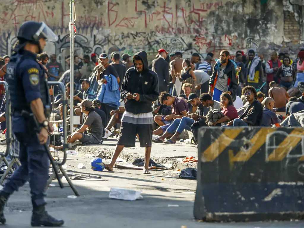 Prefeitura e governo instalaram grades na Cracolândia, no centro de São Paulo: PCC comanda o tráfico de drogas no Estado