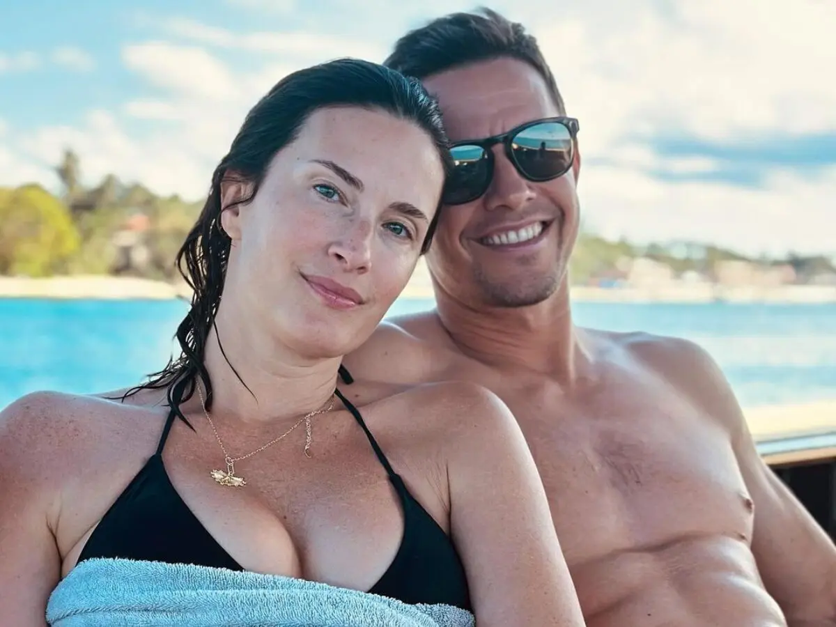 O ator Mark Wahlberg com a esposa, a modelo Rhea Durham