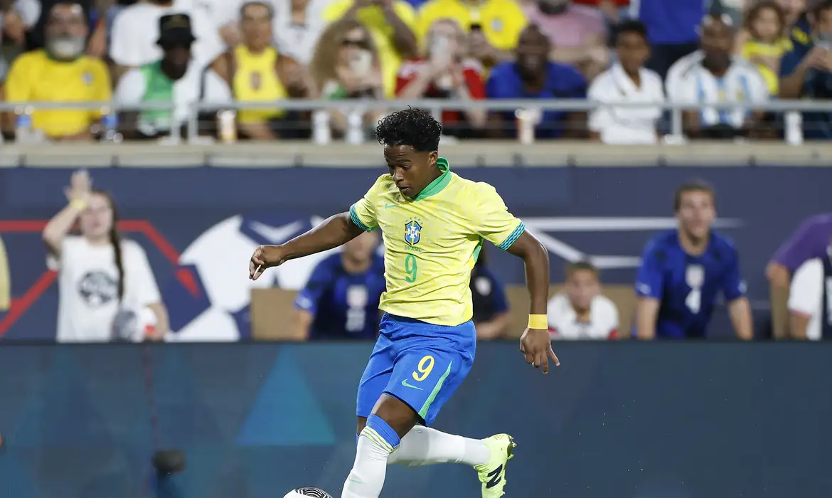 Endrick é um jogador que flutua, se movimenta
