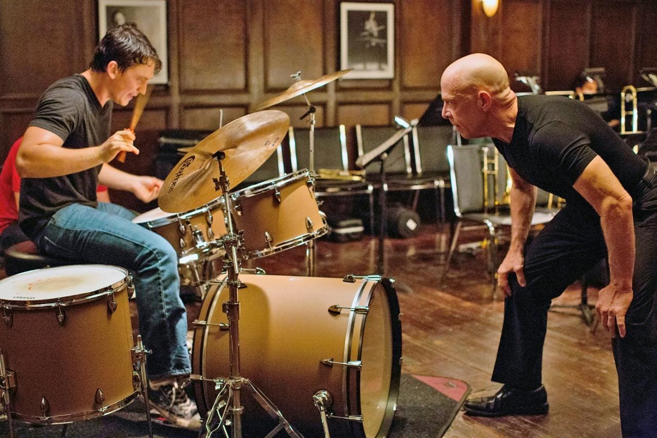 O filme norte-americano "Whiplash, em busca da perfeição", de 2014, põe em foco os limites da determinação e da sanidade ao exibir como o perfeccionismo afeta a vida social e como um ambiente competitivo funciona como um motor para esse comportamento