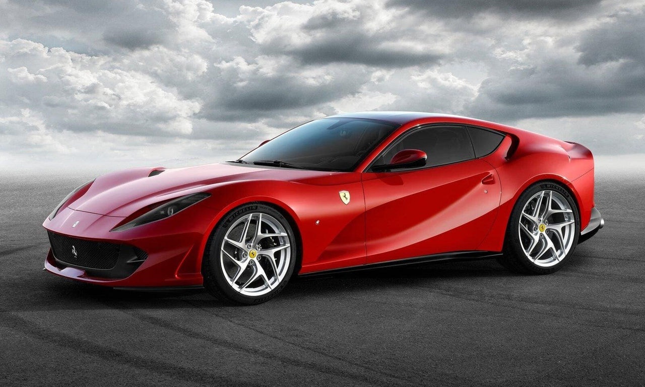 Ferrari 812 Superfast foi lançada em 2018
