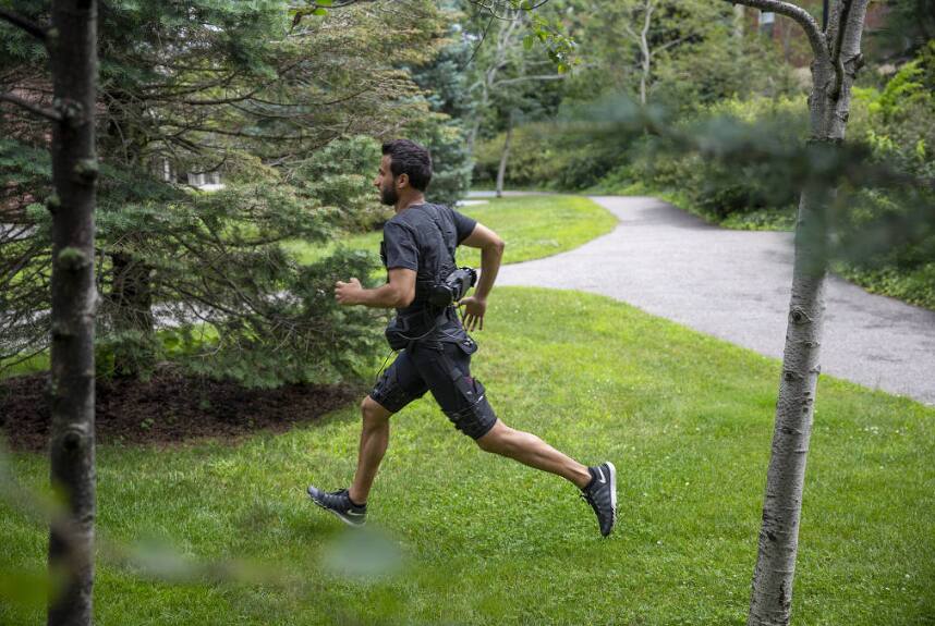 Mecanismo ajuda homem a andar e correr