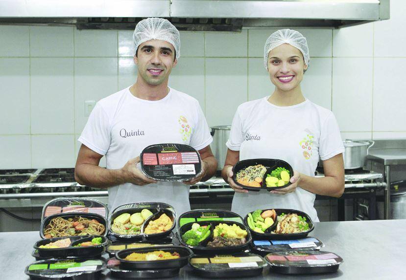 Entrega de comida saudável é tendência que funcionou para o Marmita Fitness, do casal Ewerton Pereira e Nathalia Lage