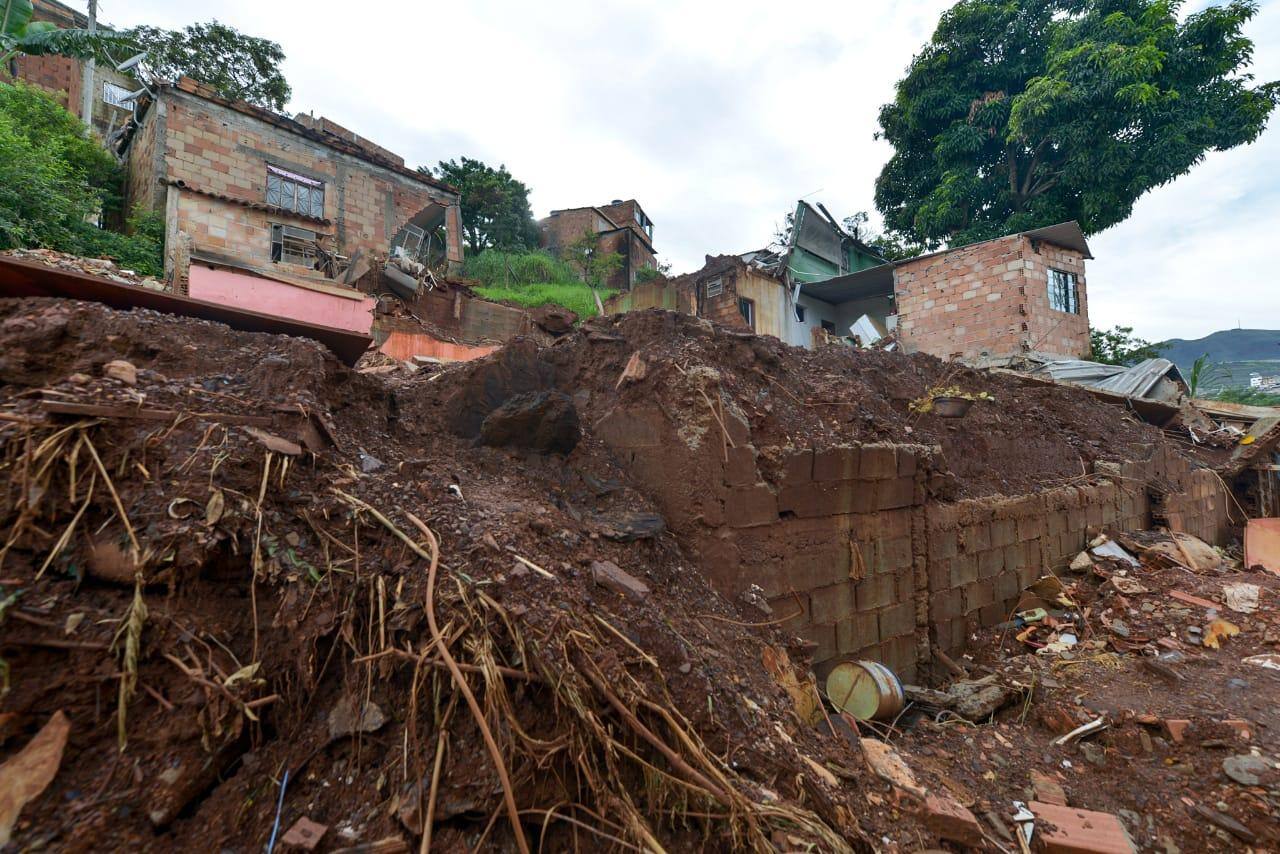 Na Vila Bernadete, no Barreiro, houve uma série de desabamentos e mortes após a chuva