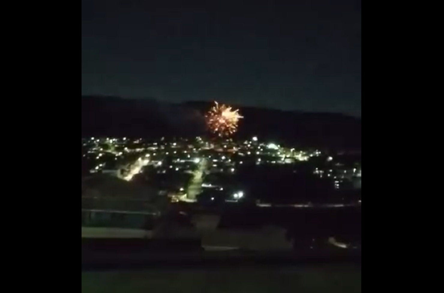 Imagens que circulam nas redes sociais mostram foguetórios em Sarzedo e Mário Campos