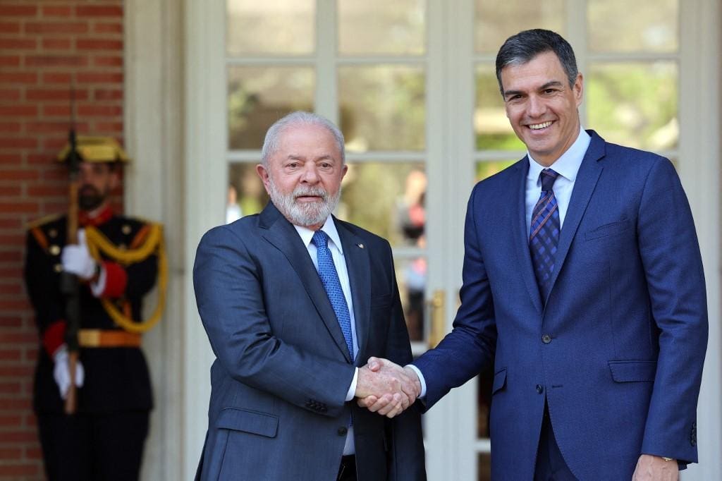 Lula e primeiro-ministro da Espanha, Pedro Sánchez, participaram da assinatura de três acordos entre os governos brasileiro e espanhol
