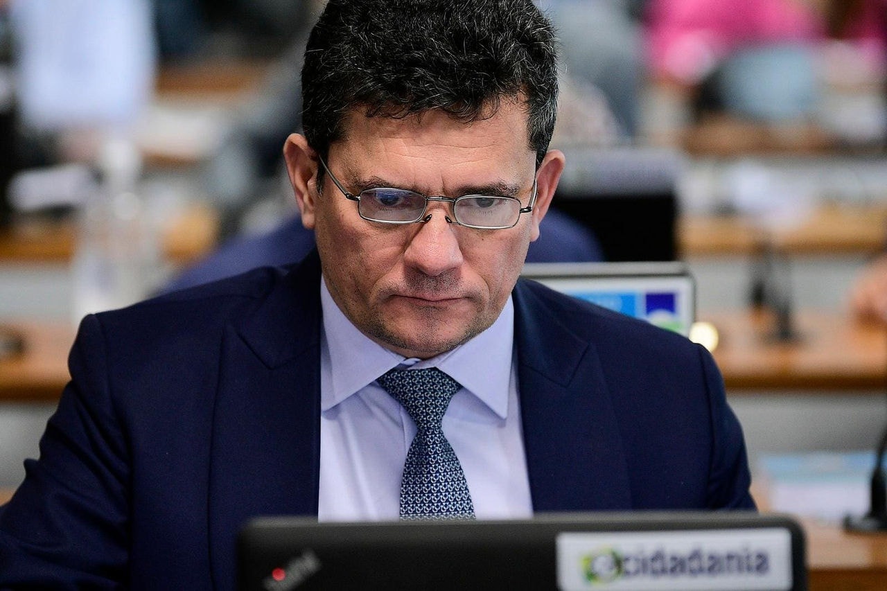 Sergio Moro deixou o cargo de juiz no Paraná para entrar na política; ele foi ministro do governo Bolsonaro e, em 2022, eleito senador