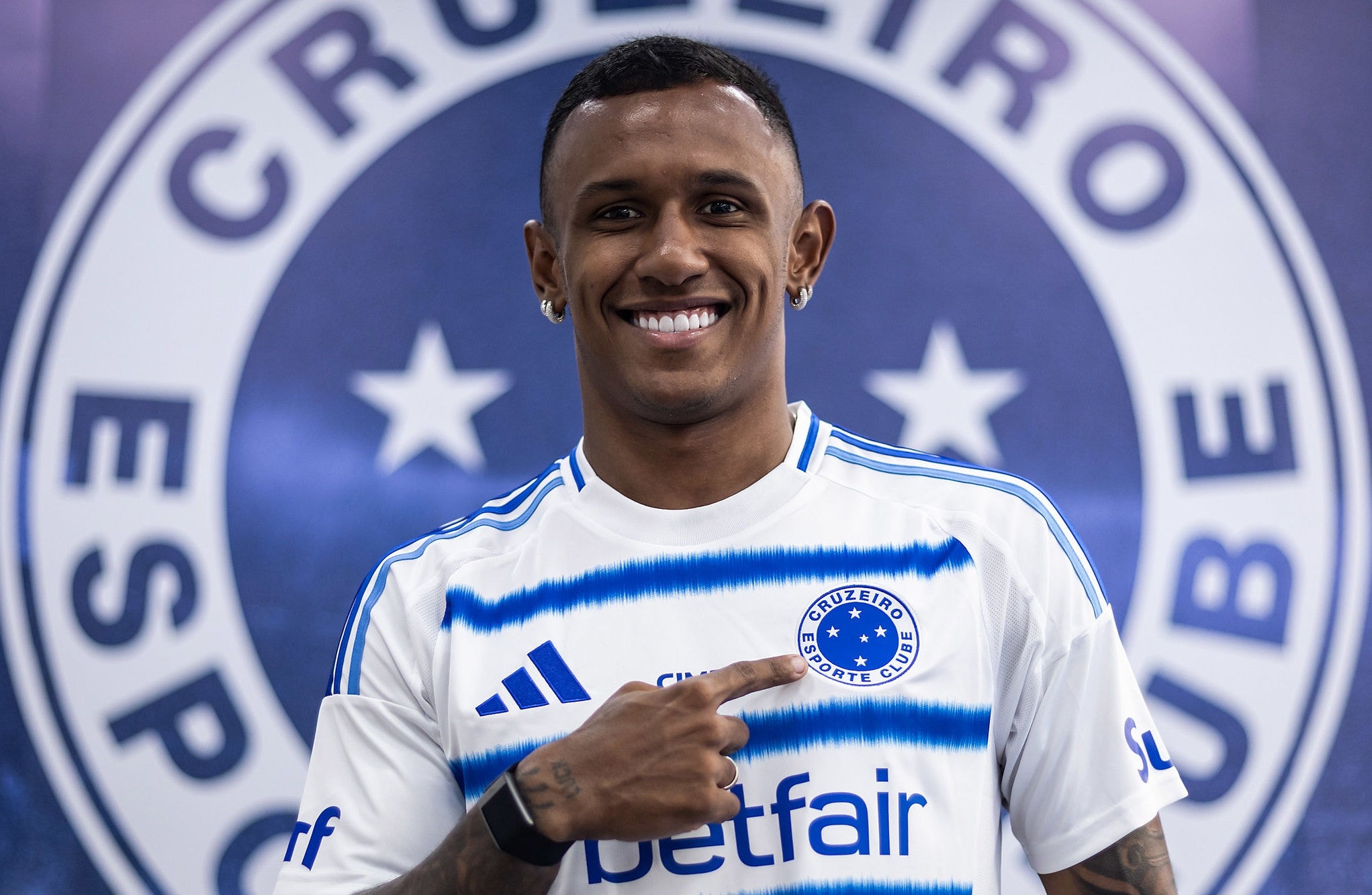 Marquinhos fica no Cruzeiro até o fim de 2028