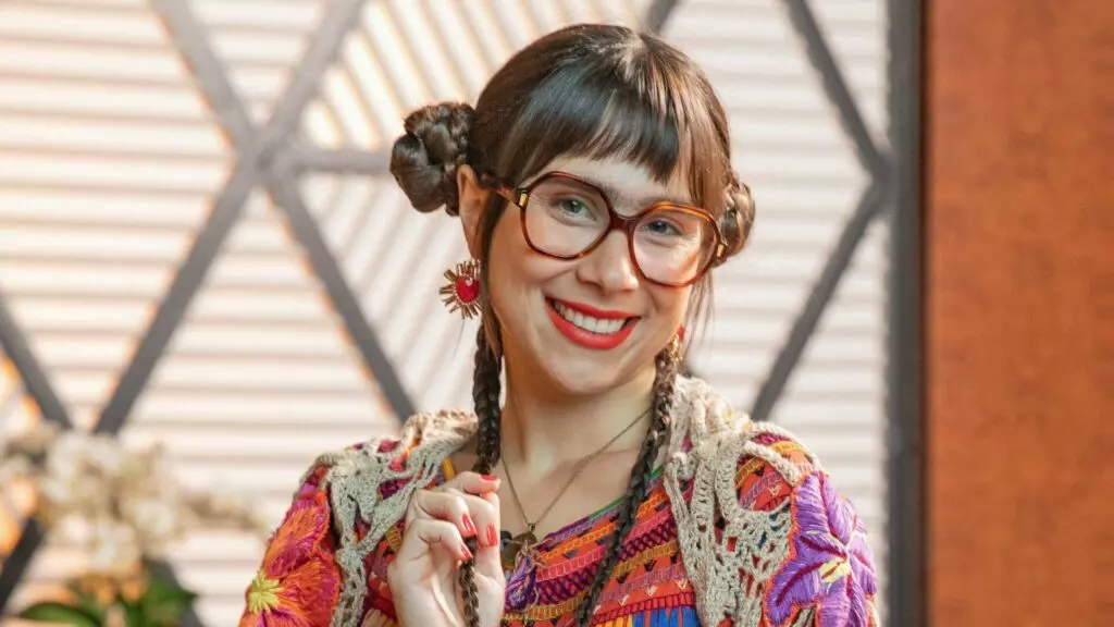 Lupita Sanchez (Daphne Bozaski) em Família é Tudo