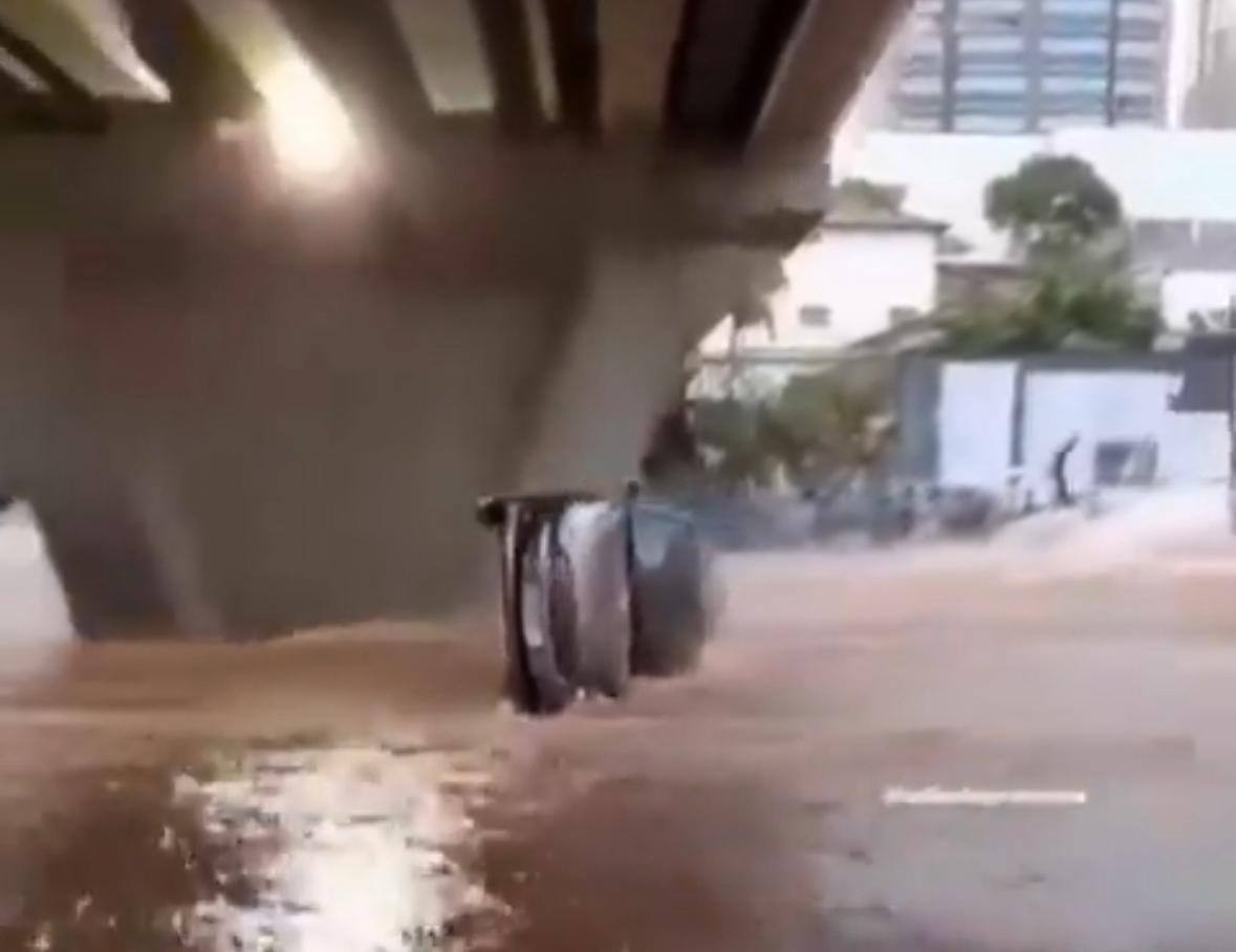Carro-chuva-uberlândiajpeg