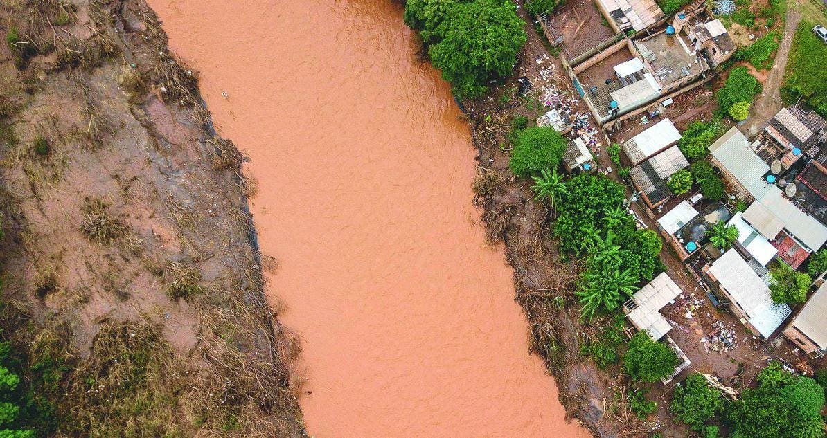 Caos. Rio das Velhas transbordou em Sabará