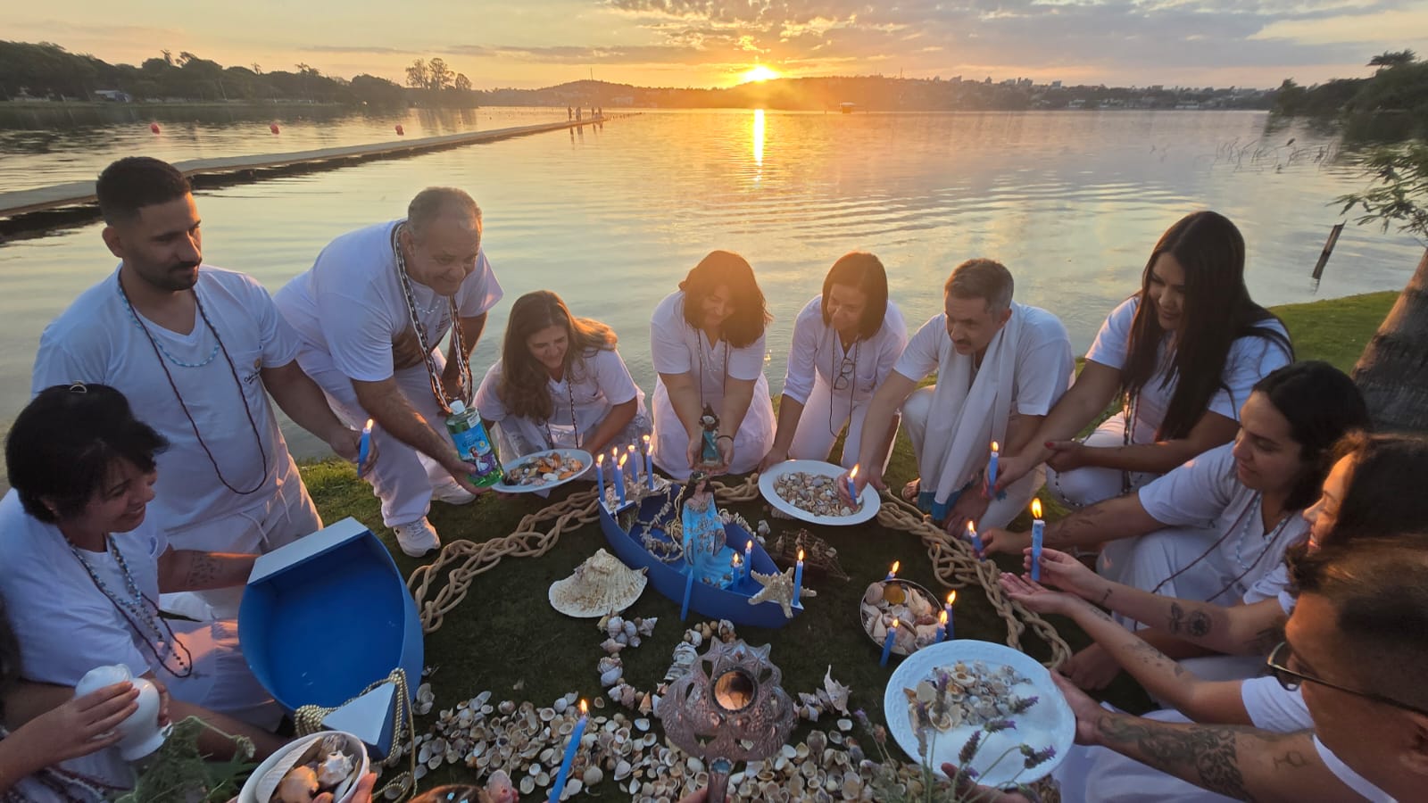 Na quarta-feira, filhos e filhas do Templo Cabana Pedra Branca estiveram no antigo Iate Clube para uma sessão de fotos ao pôr do sol