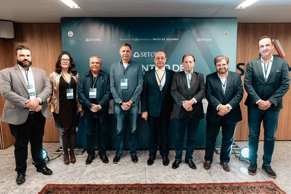 A diretoria do Setcemg com participantes do Encontro de Empresários