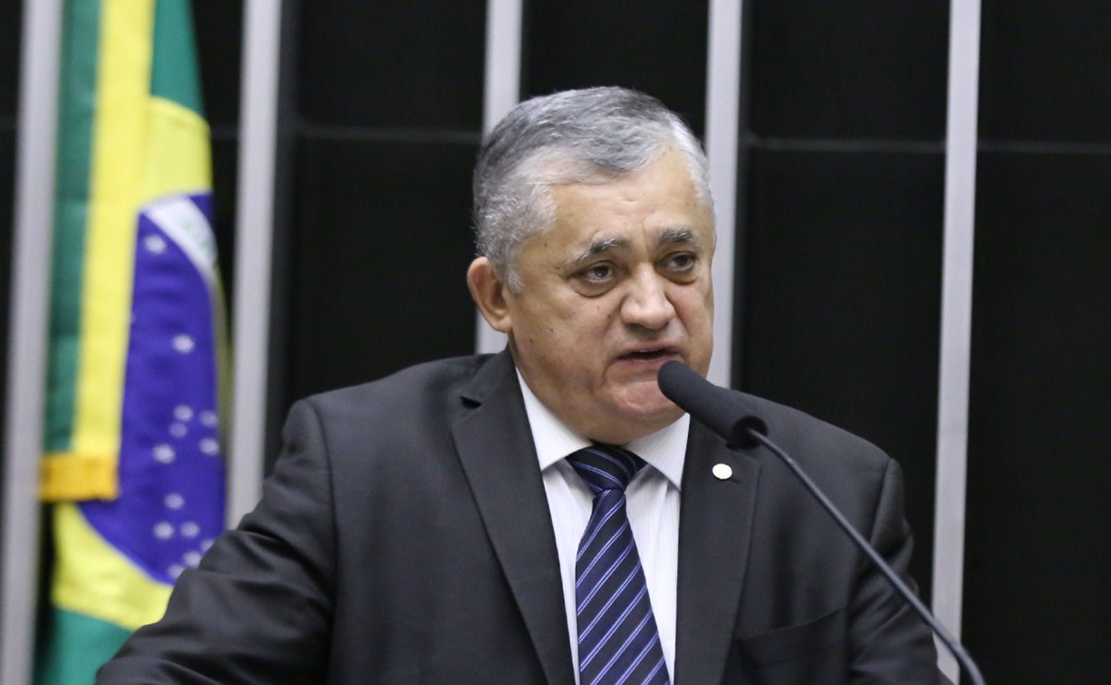 O líder do governo, José Guimarães (PT-CE), indicou que a proposta para isentar IR deve ir à votação no plenário da Câmara em agosto