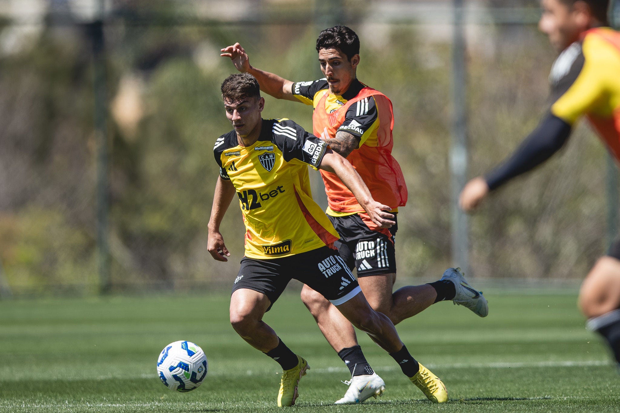 Cadu em treino na Cidade do Galo