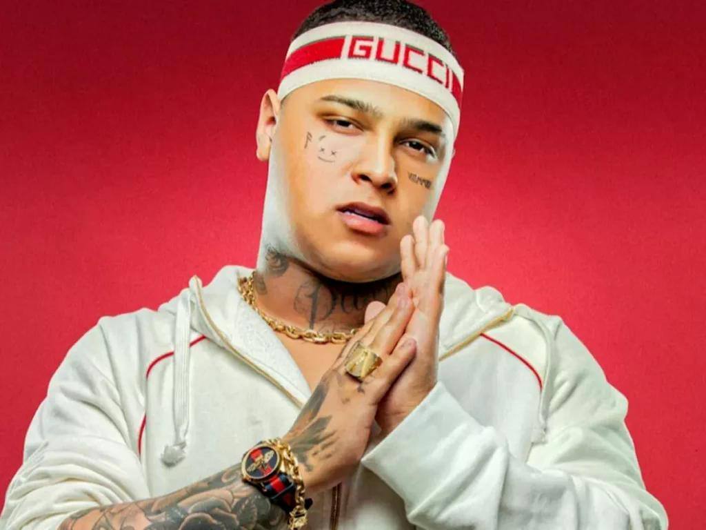 MC Ryan relata crise de pânico durante voo e preocupa fãs